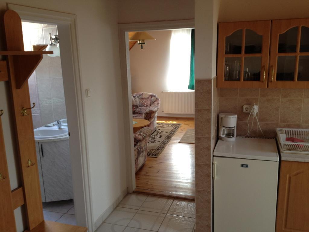 Pacsirta Apartman Lenti Zimmer foto